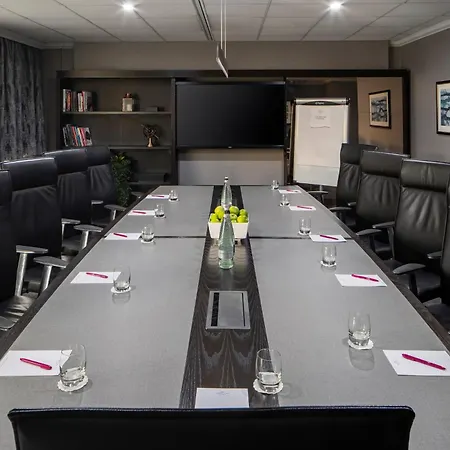 Crowne Plaza By Ihg 4*