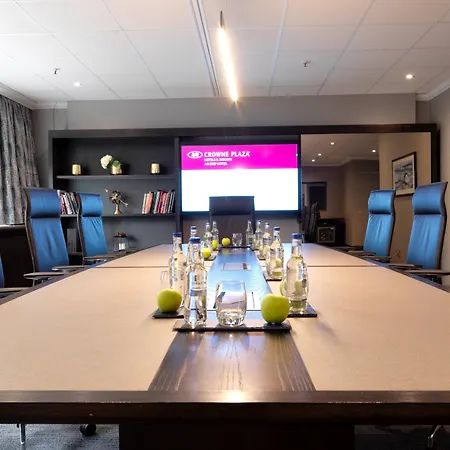 Crowne Plaza By Ihg 4*