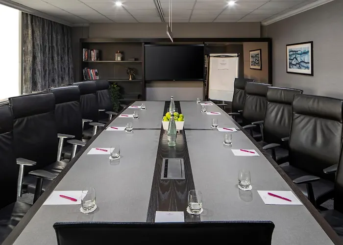 Crowne Plaza By Ihg 4*