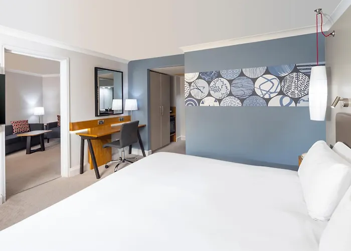 Crowne Plaza By Ihg 4*