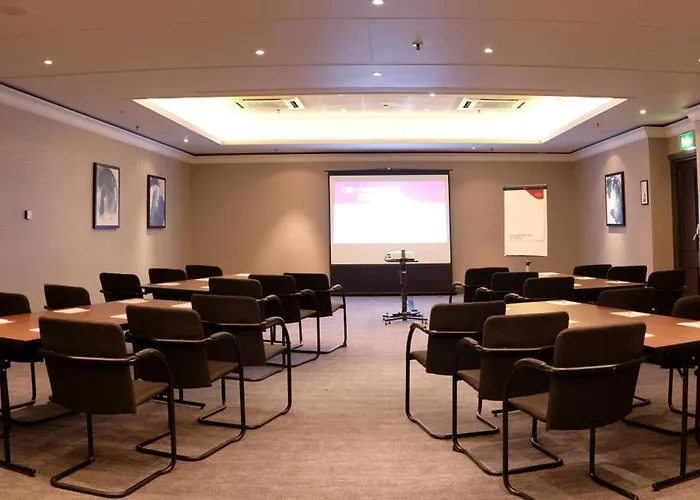 哈罗盖特皇冠假日酒店 4*